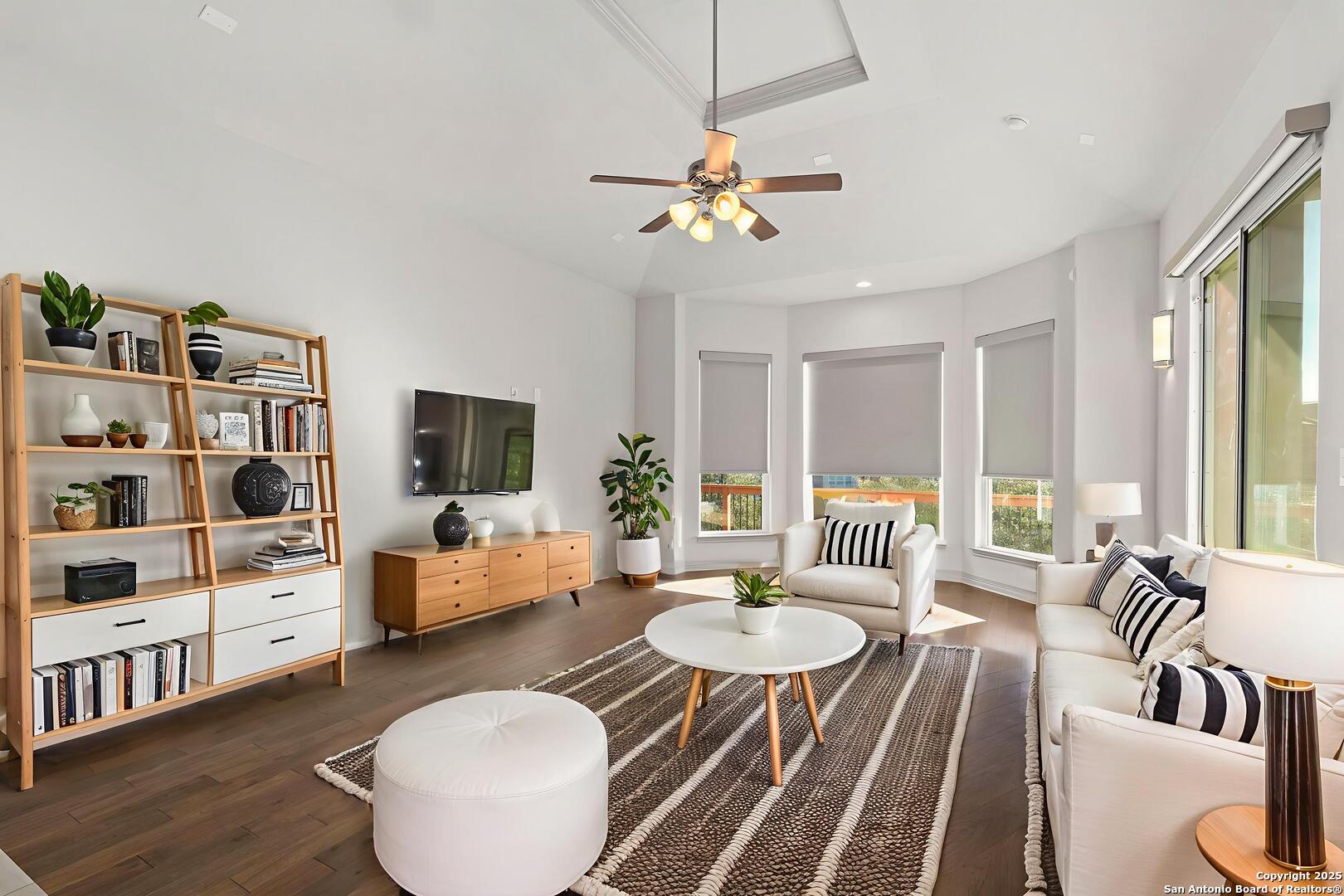 302 Majestic Bluff