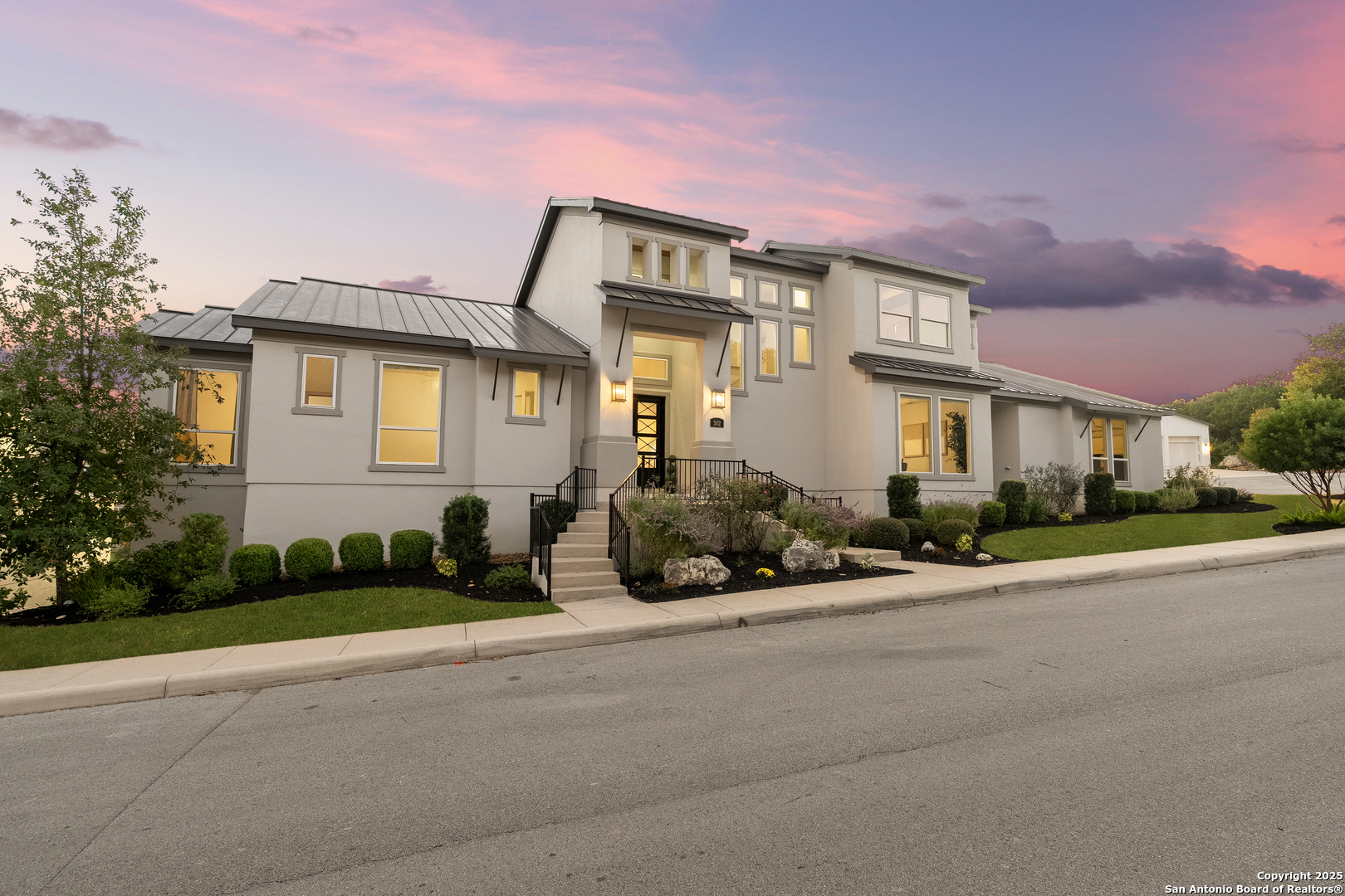 302 Majestic Bluff
