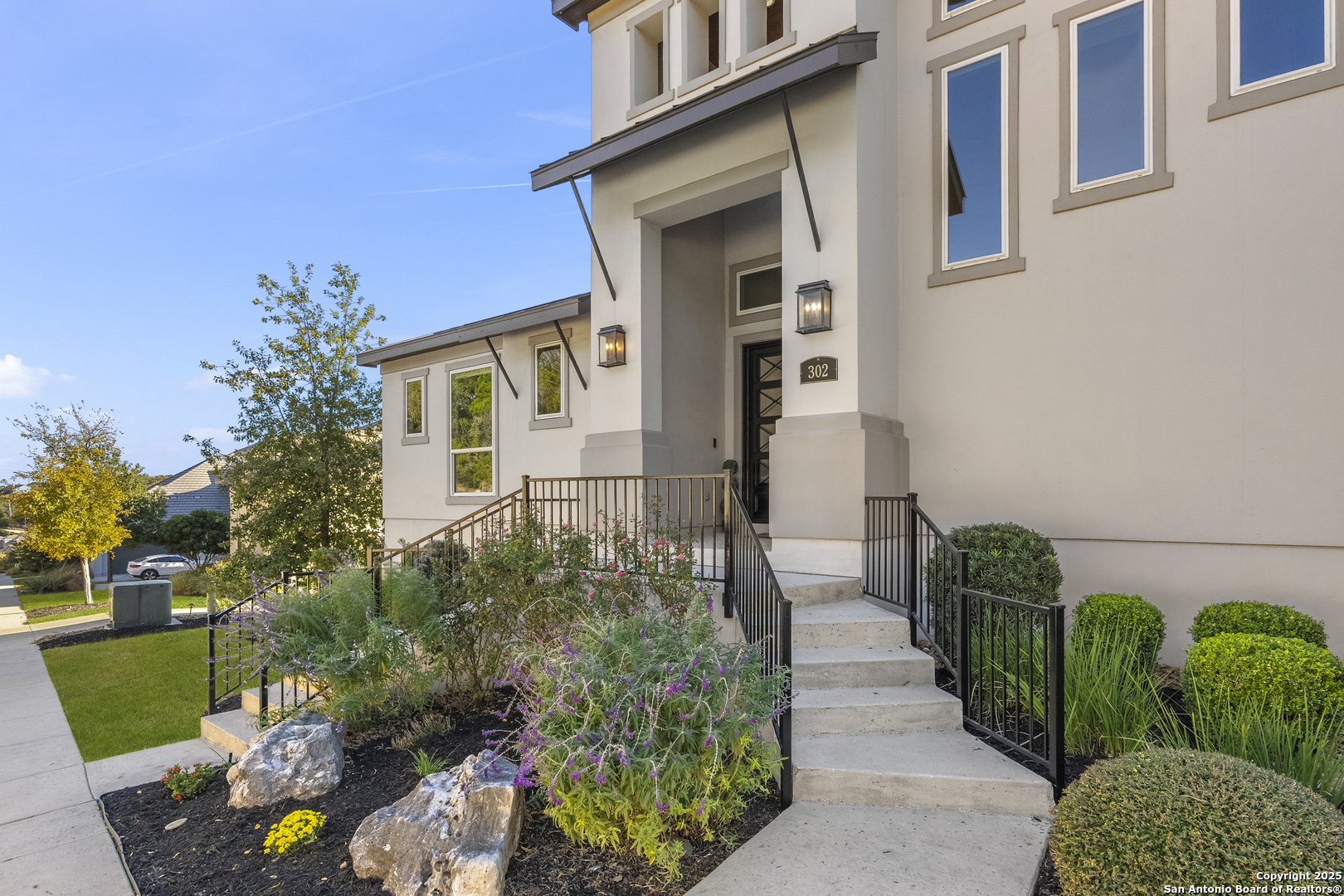 302 Majestic Bluff