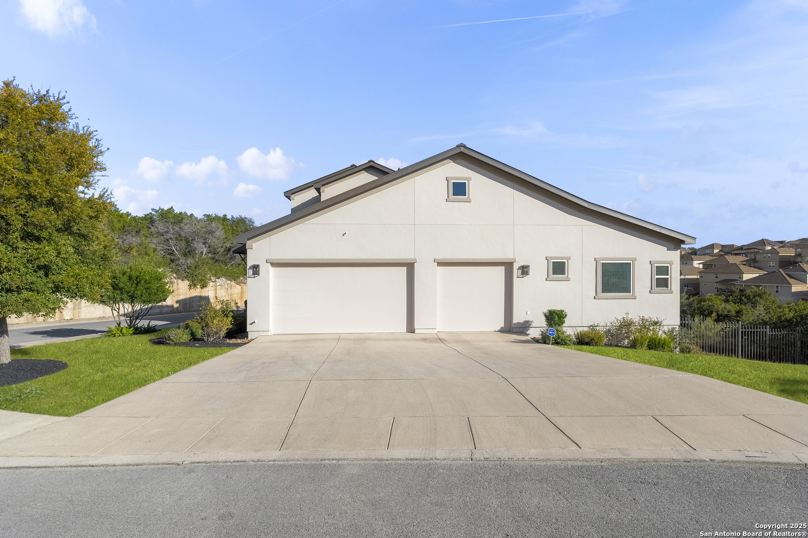302 Majestic Bluff