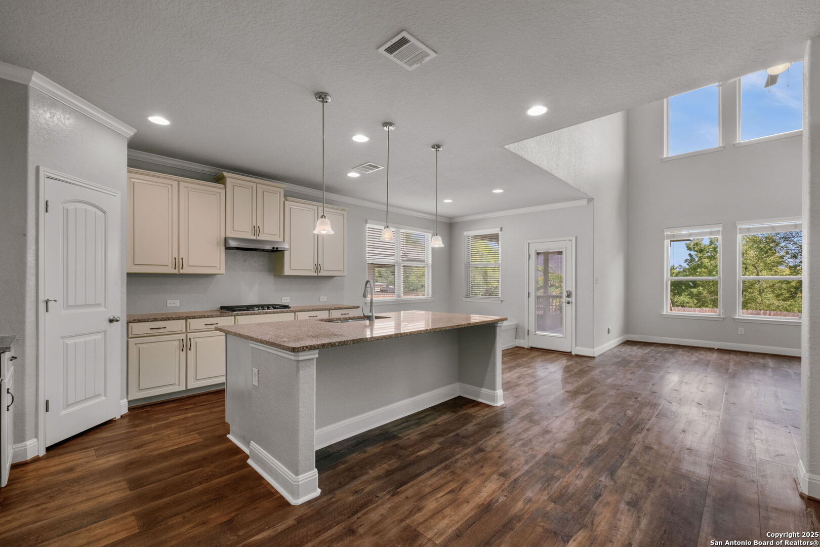 13125 Shoreline Dr