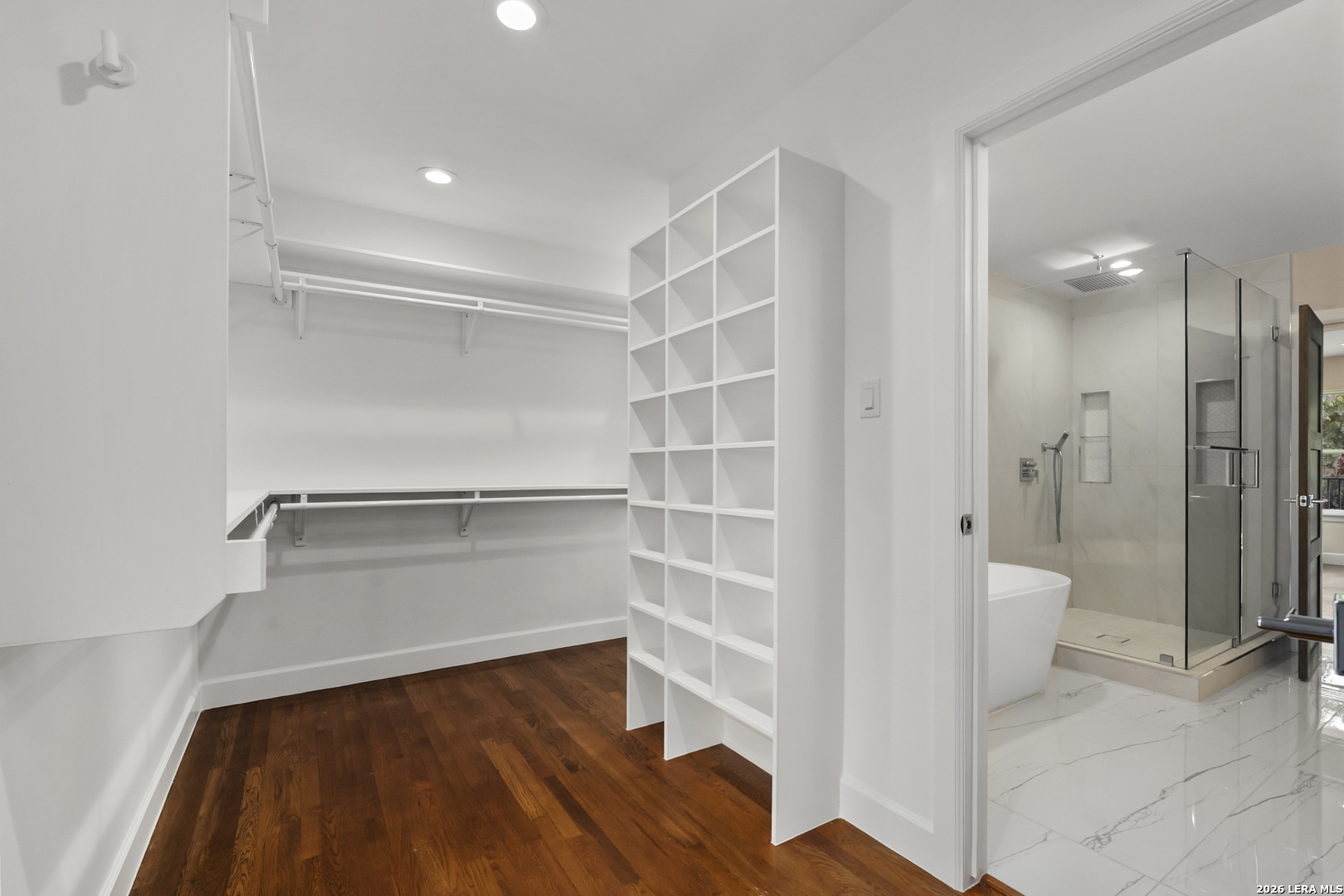 114 CLOVERLEAF AVE