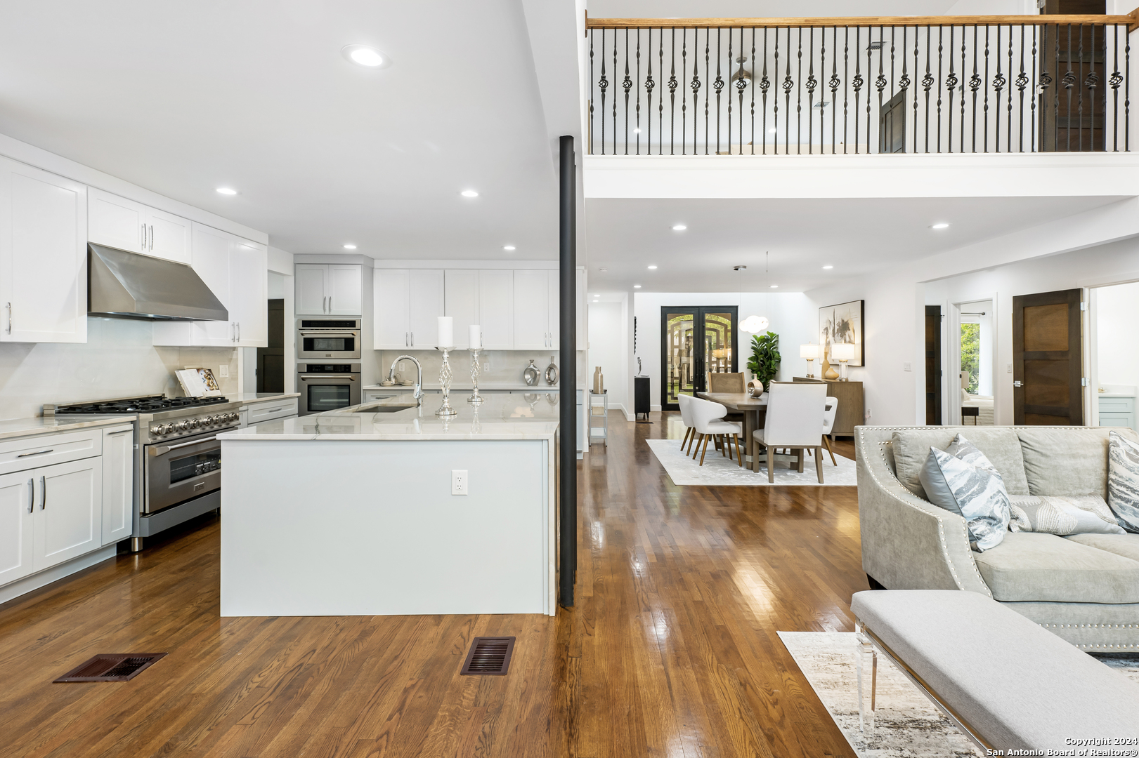 114 CLOVERLEAF AVE