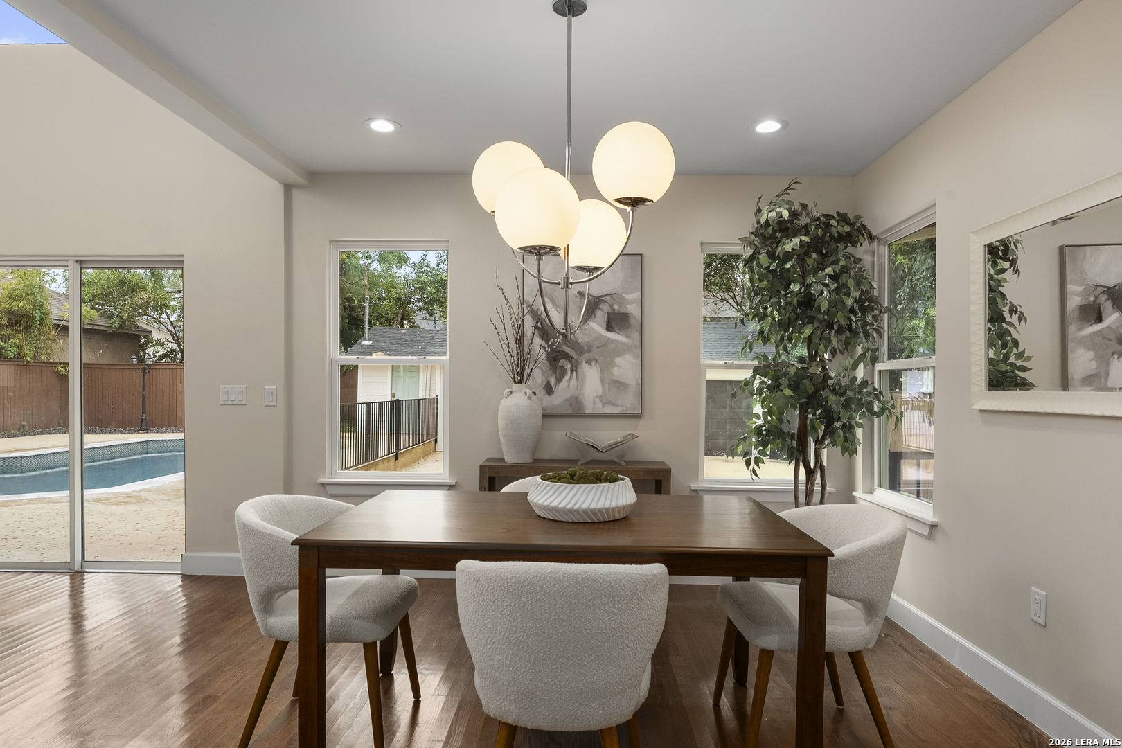 114 CLOVERLEAF AVE