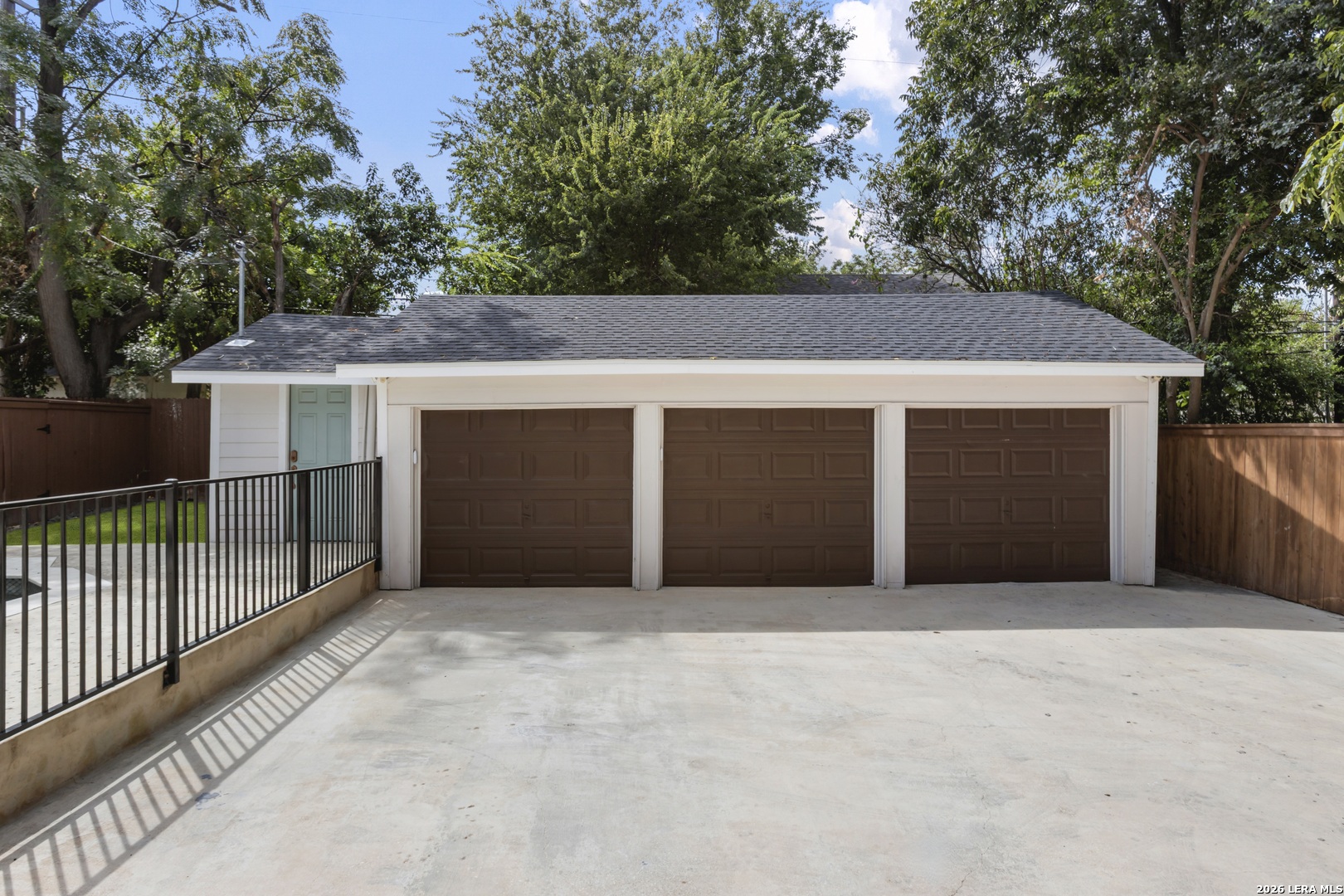 114 CLOVERLEAF AVE