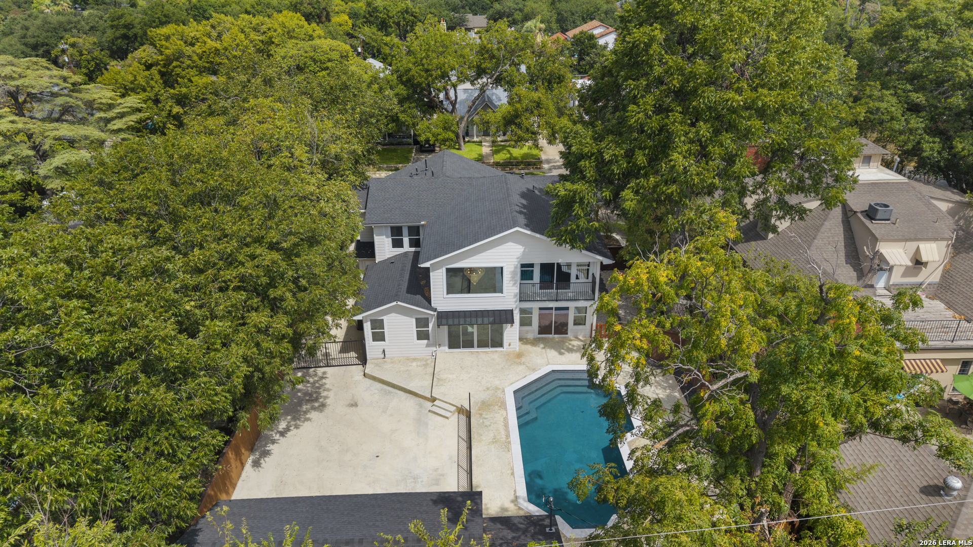 114 CLOVERLEAF AVE