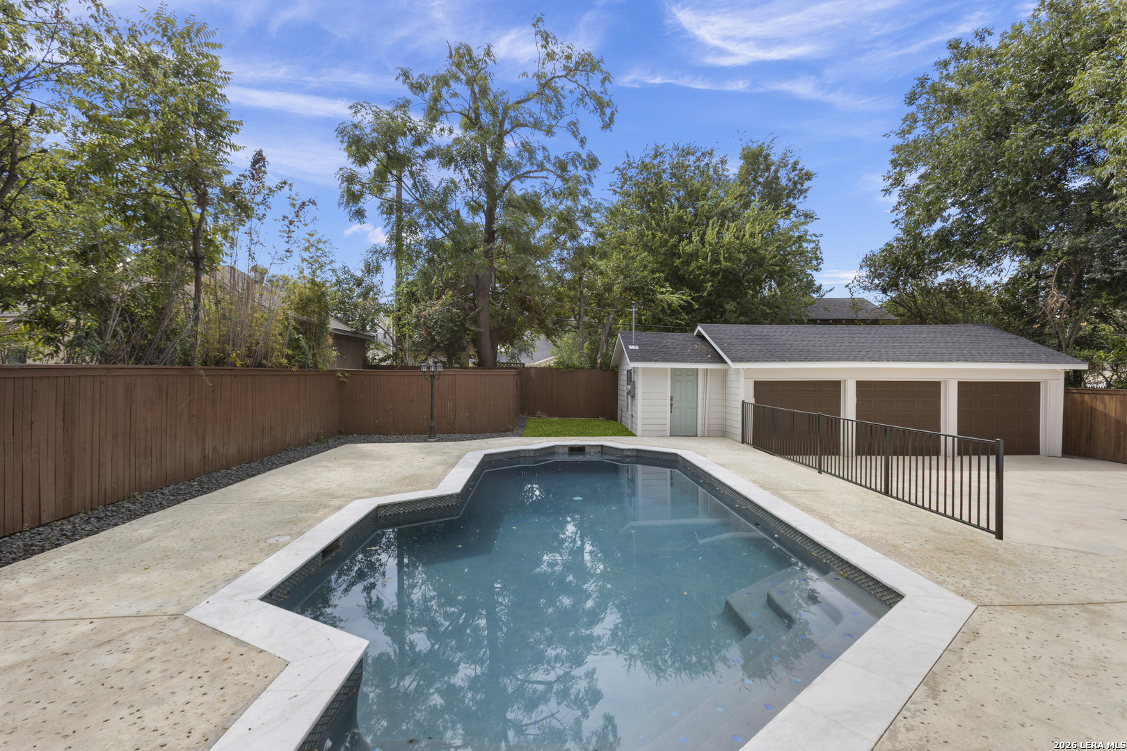 114 CLOVERLEAF AVE