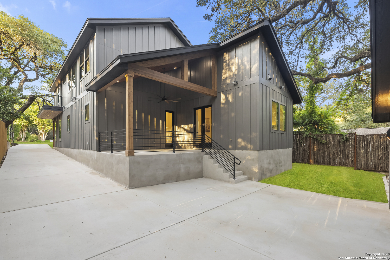 434 College Blvd