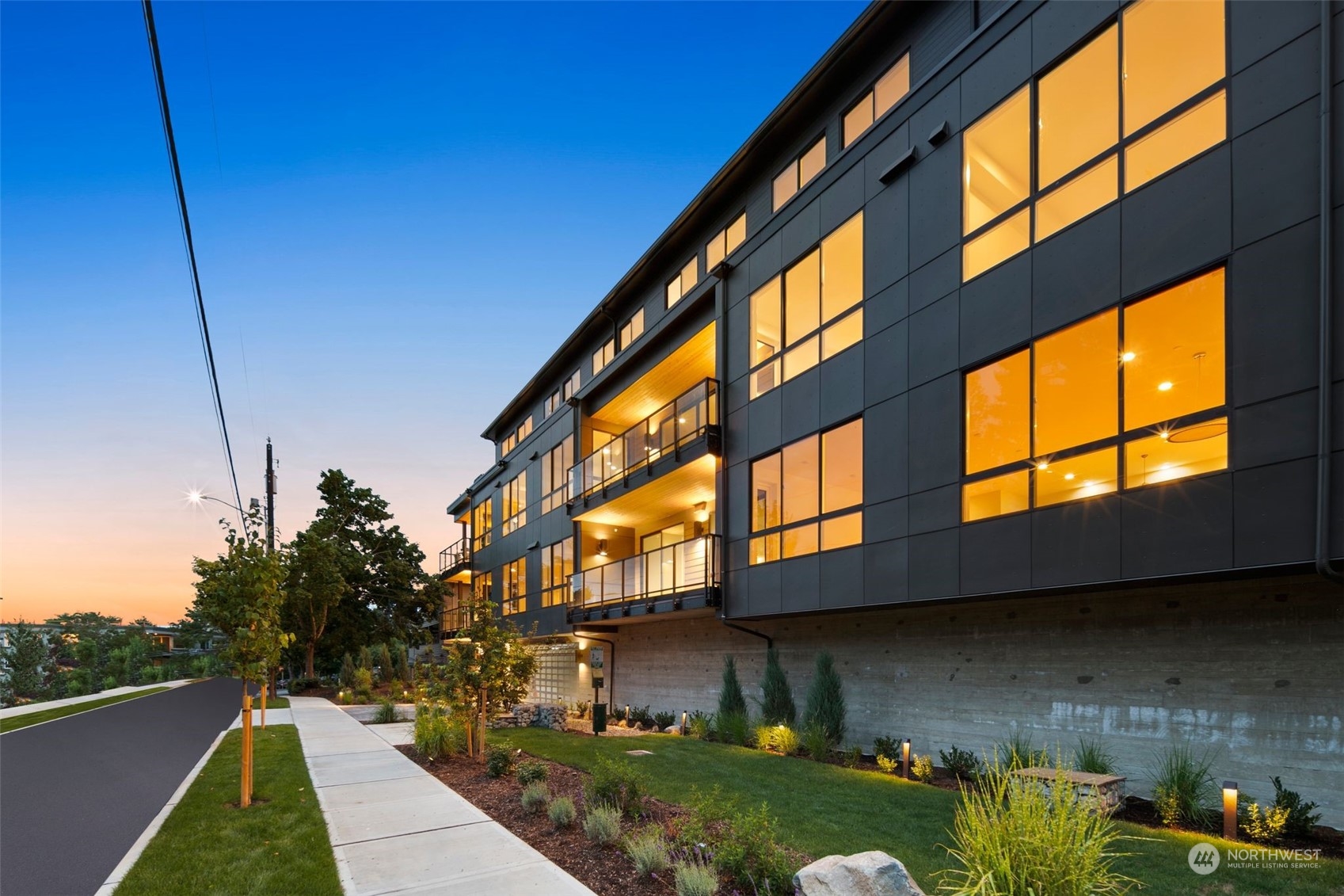 317 5th Avenue Unit: 203