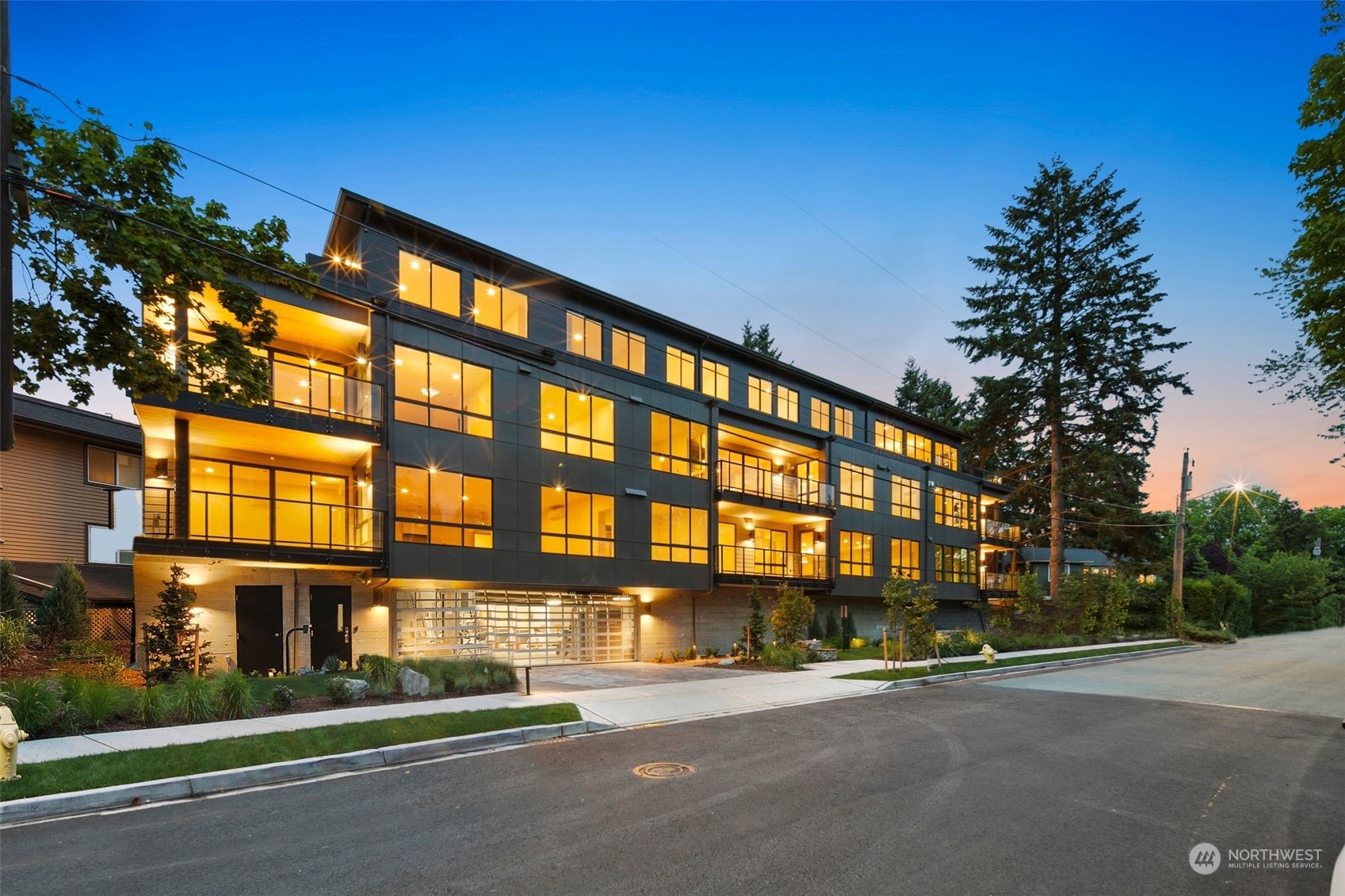 317 5th Avenue Unit: PH303