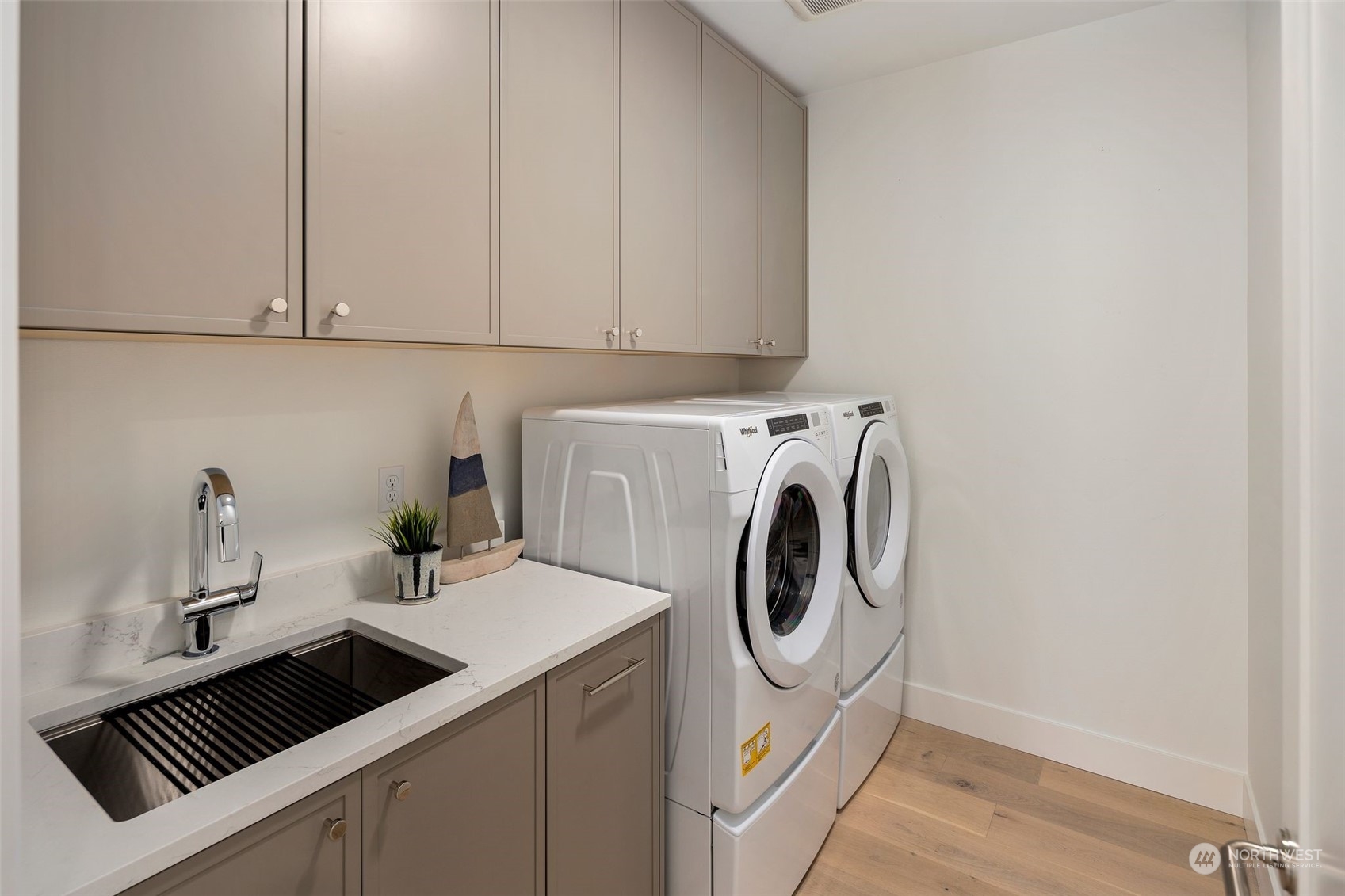 317 5th Avenue Unit: PH303