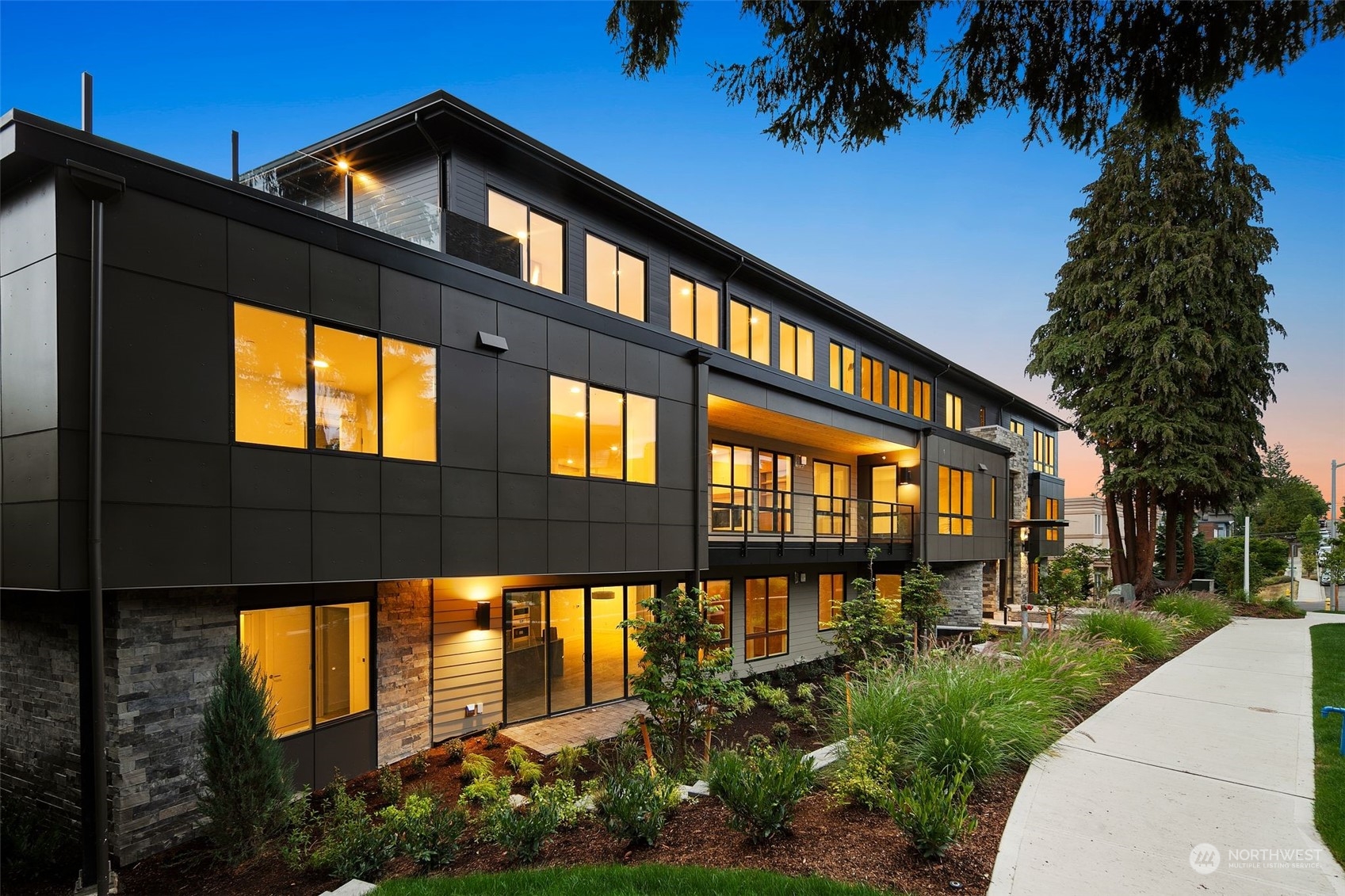 317 5th Avenue Unit: PH303