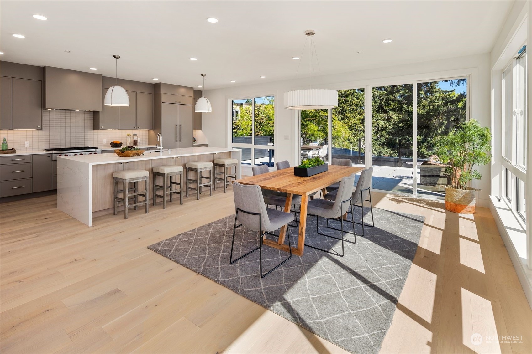 317 5th Avenue Unit: PH303