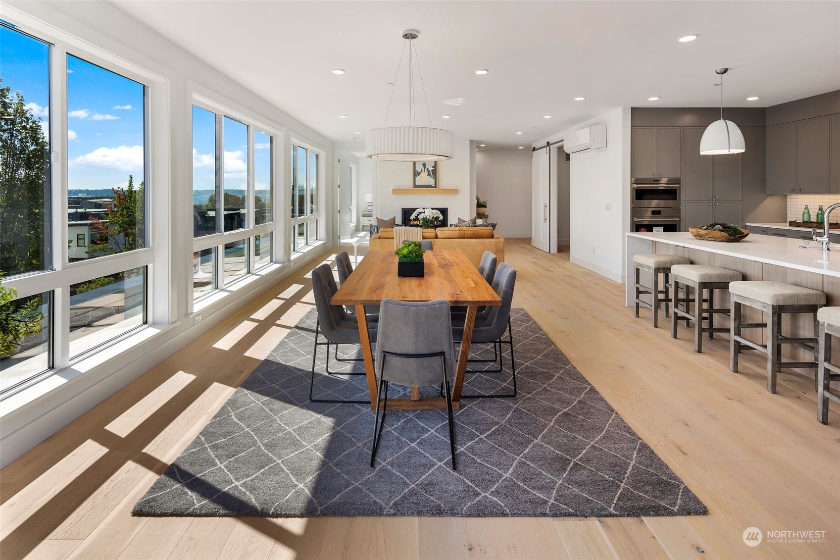 317 5th Avenue Unit: PH303