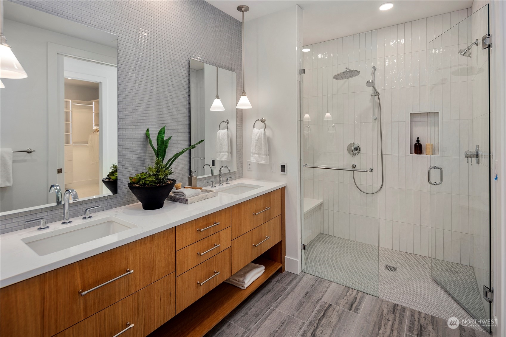 317 5th Avenue Unit: PH302