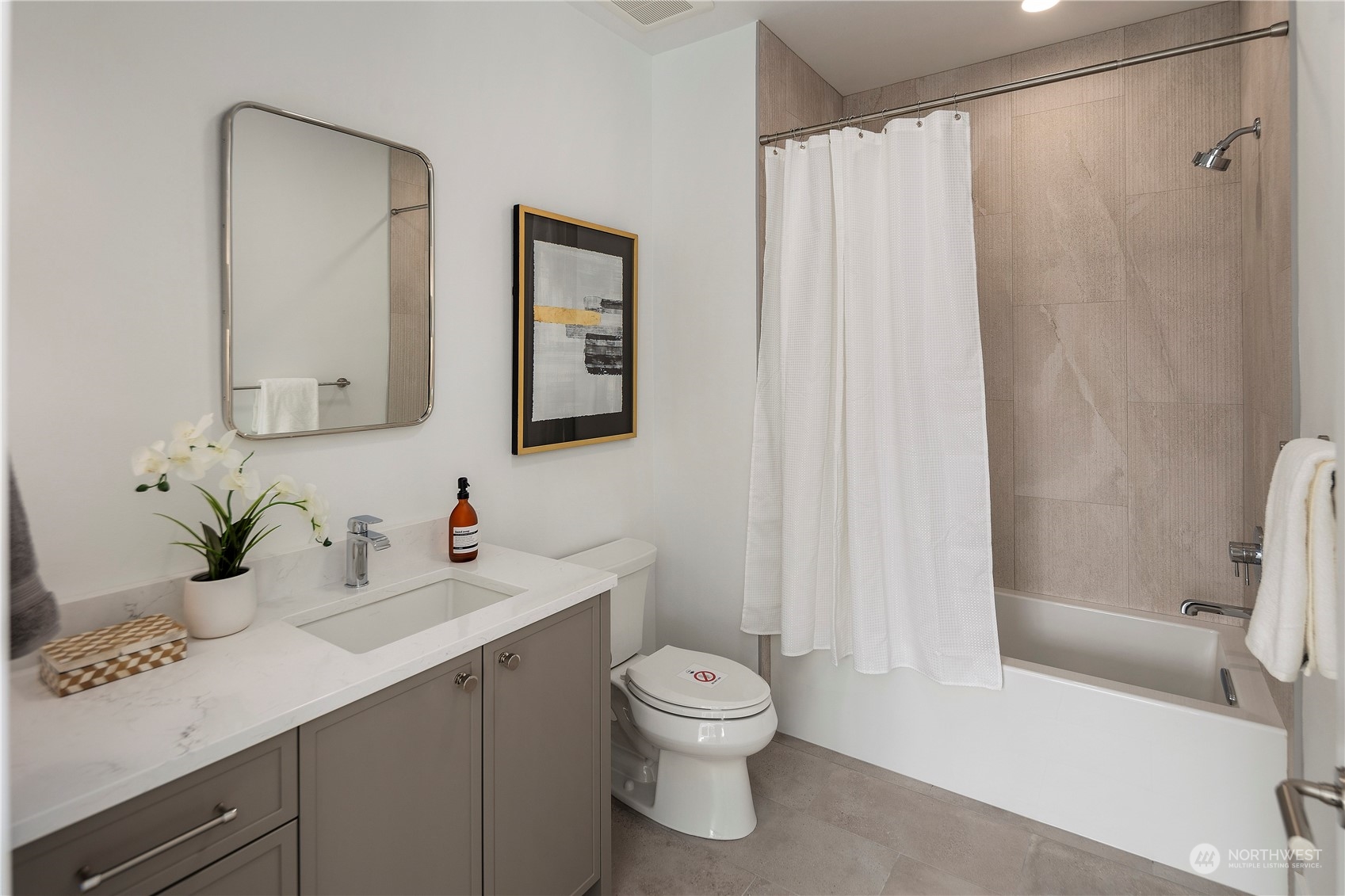 317 5th Avenue Unit: PH302
