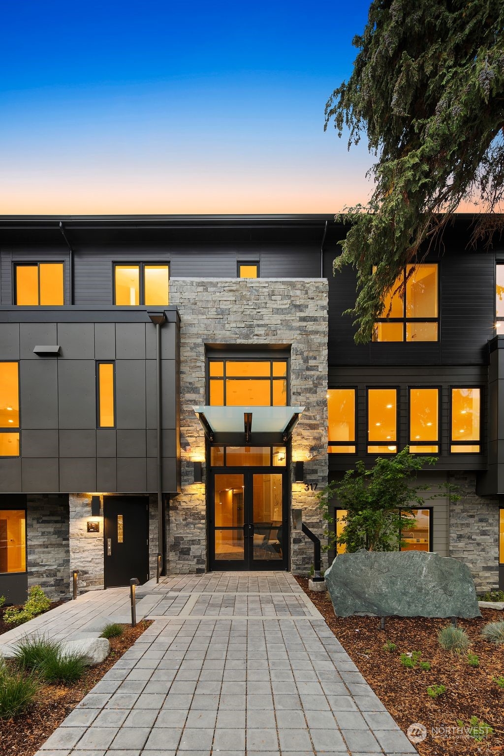 317 5th Avenue Unit: 301