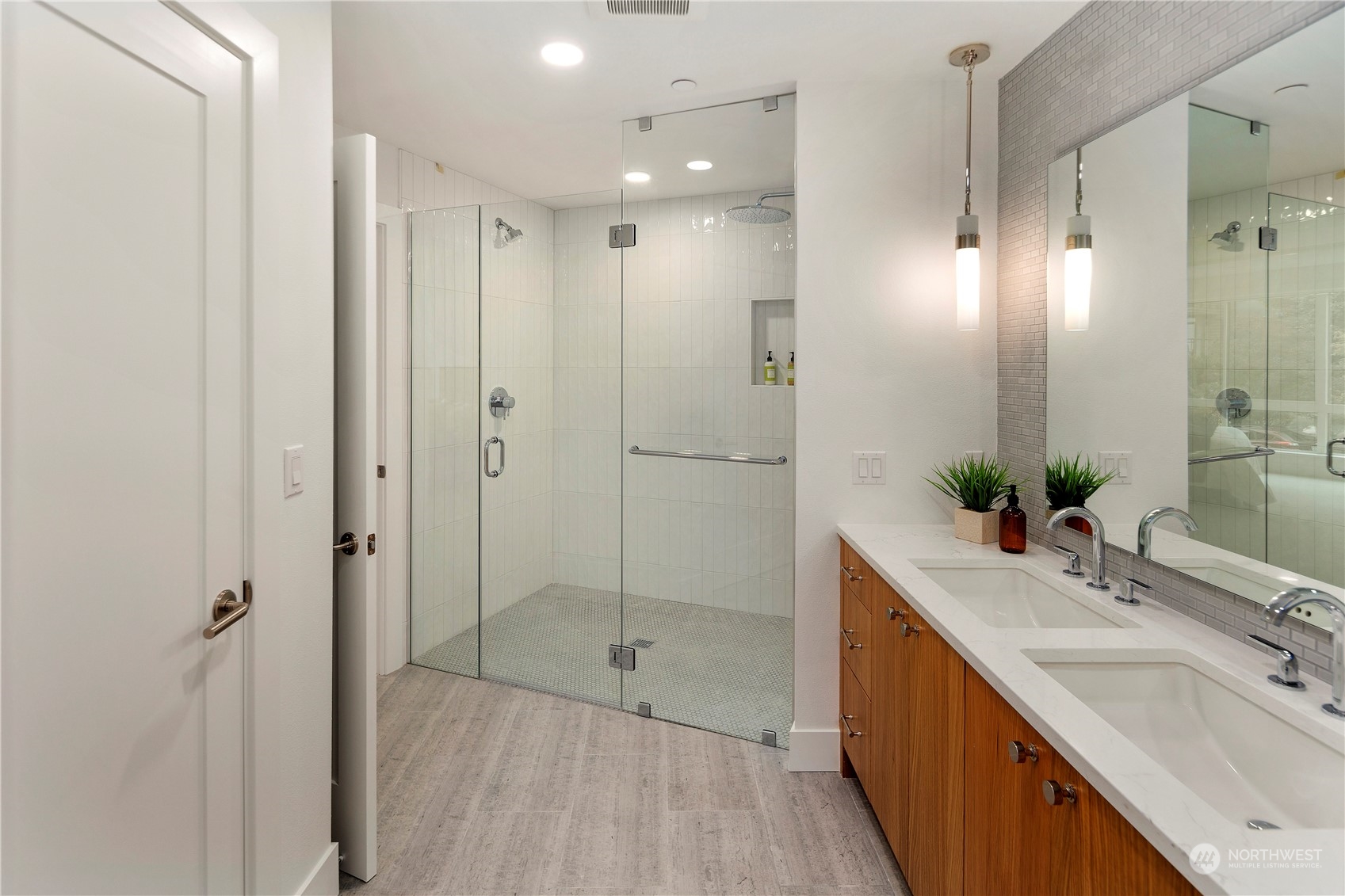 317 5th Avenue Unit: 205