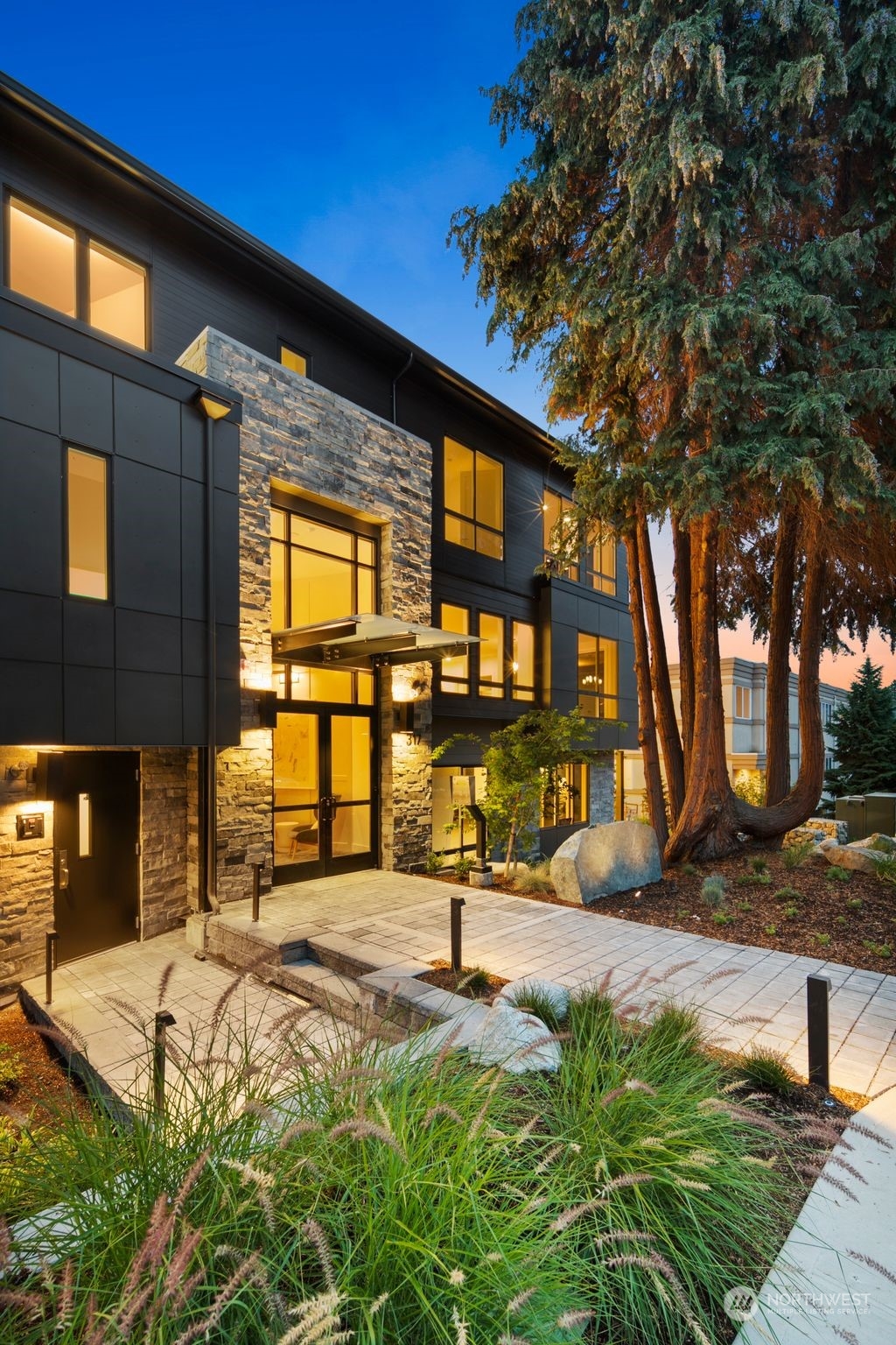 317 5th Avenue Unit: 105