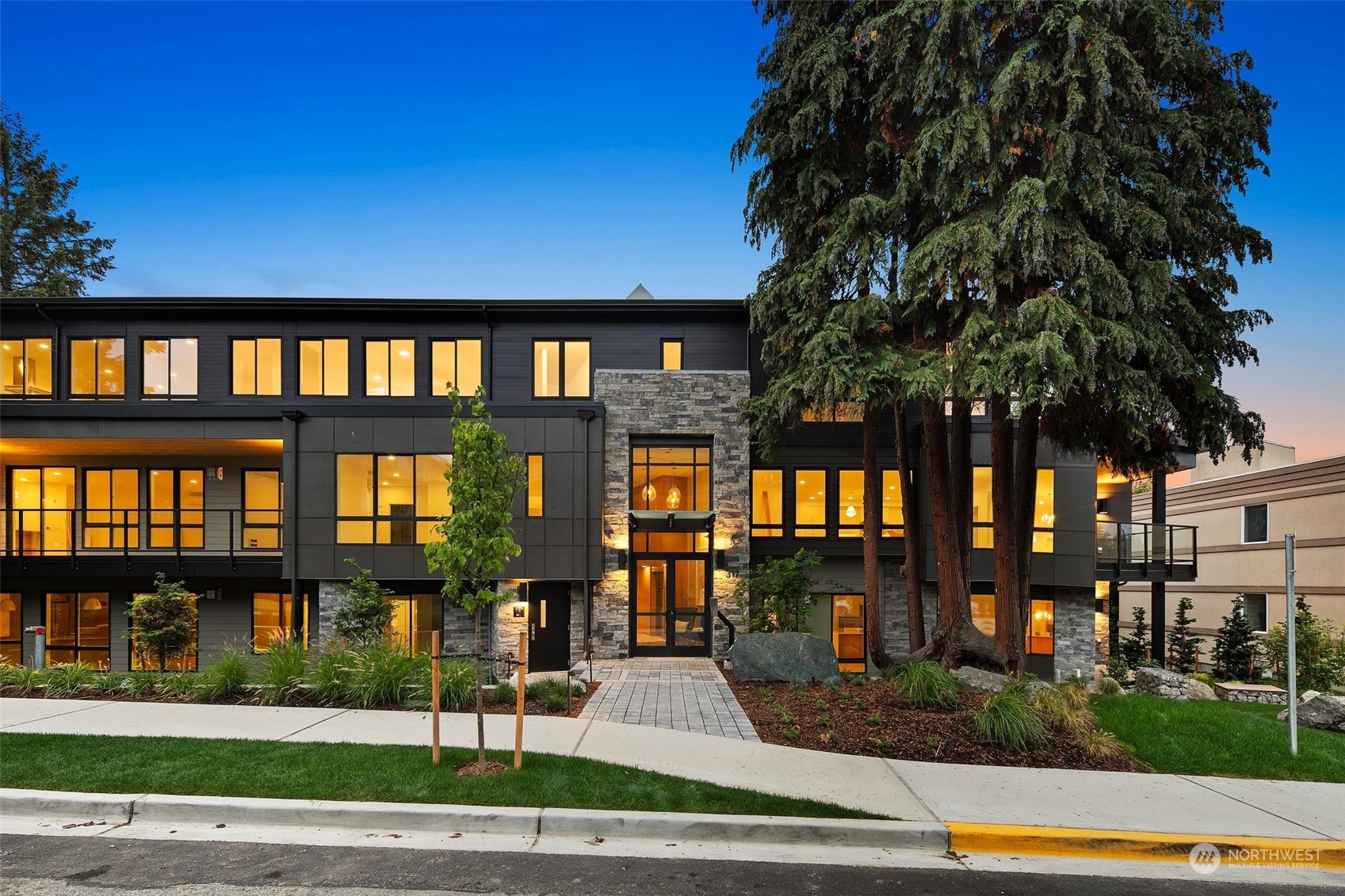317 5th Avenue Unit: 201