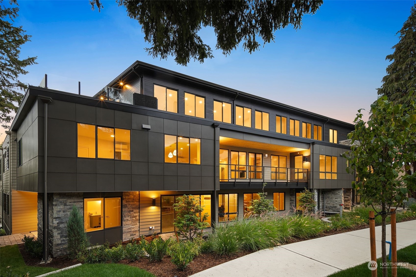 317 5th Avenue Unit: PH304
