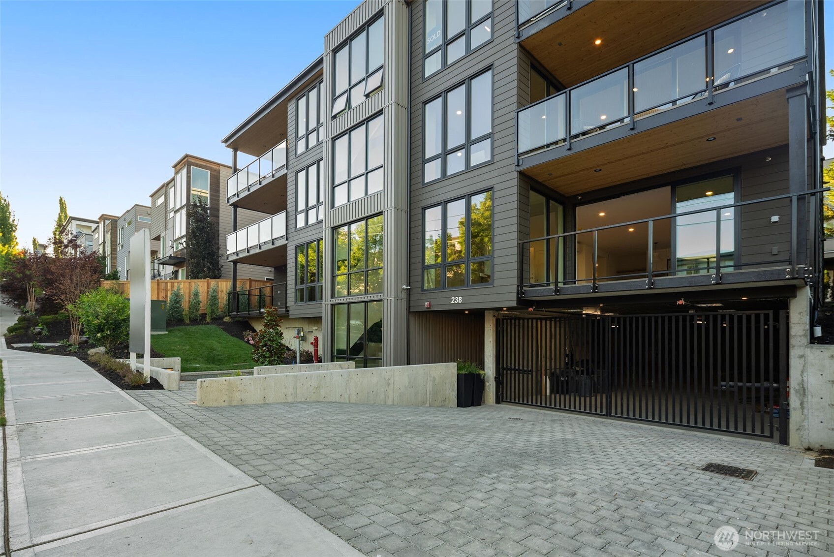 238 4th Avenue Unit: 201