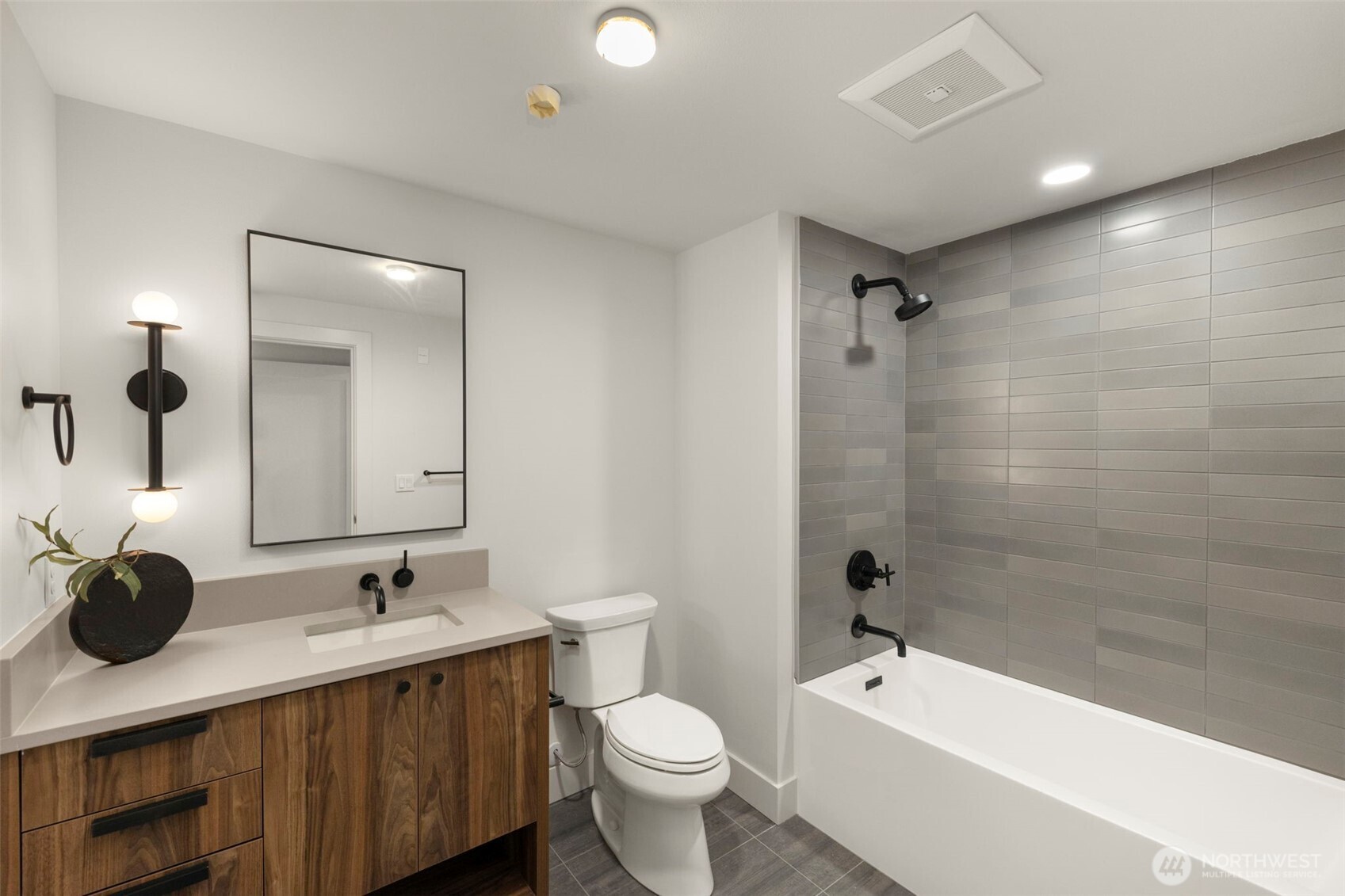 238 4th Avenue Unit: 300