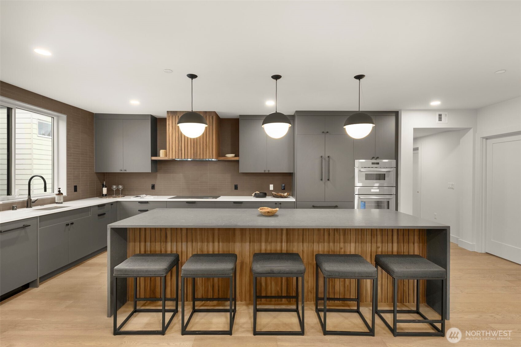 238 4th Avenue Unit: 300
