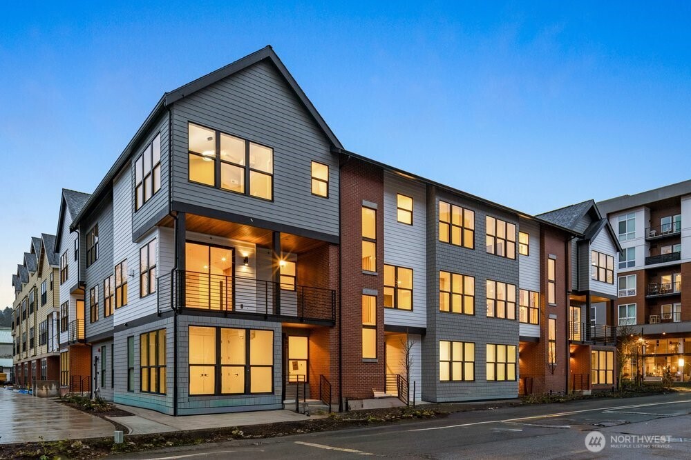 697 NW Locust ST (Homesite #8)