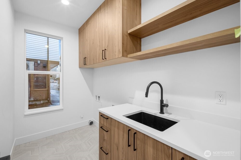 697 NW Locust ST (Homesite #8)