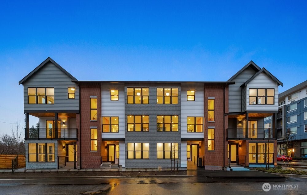 697 NW Locust ST (Homesite #8)