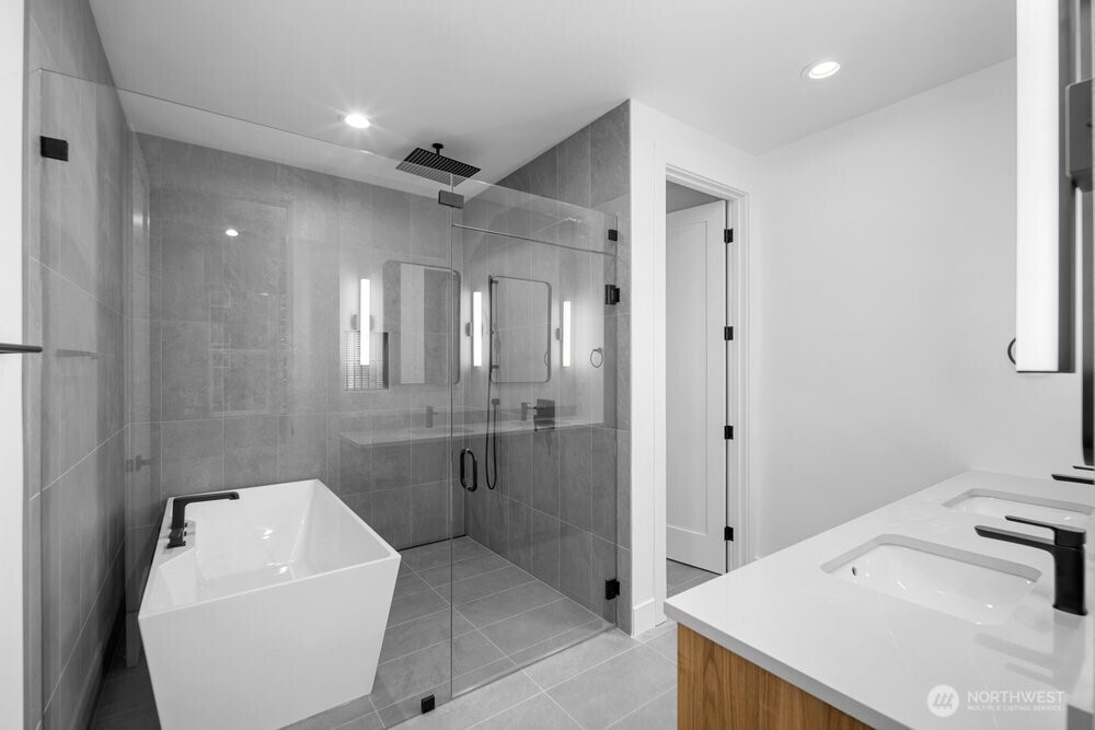 697 NW Locust ST (Homesite #8)