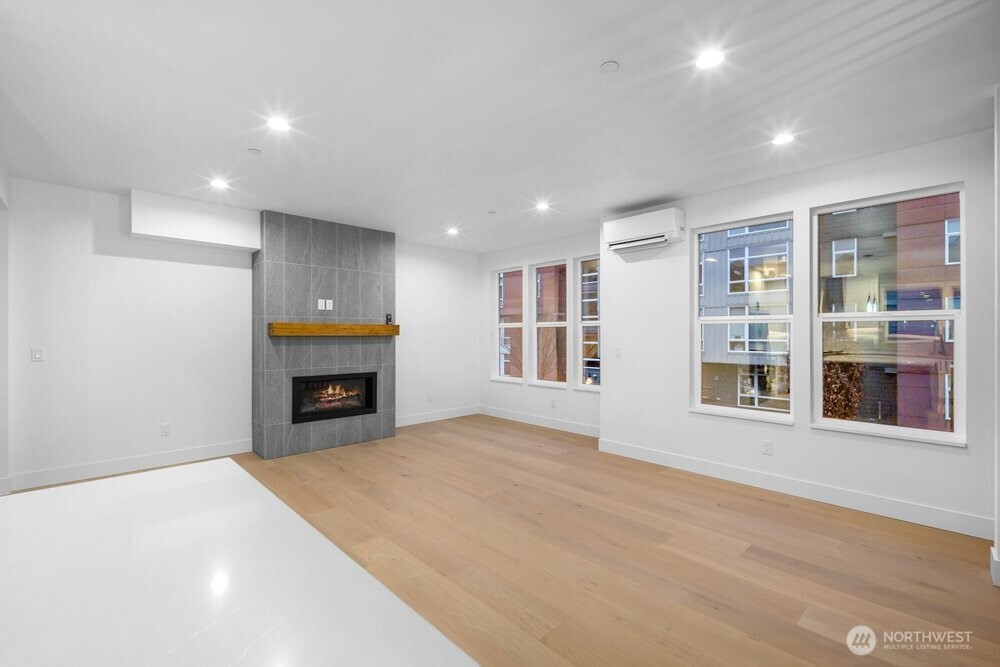 697 NW Locust ST (Homesite #8)