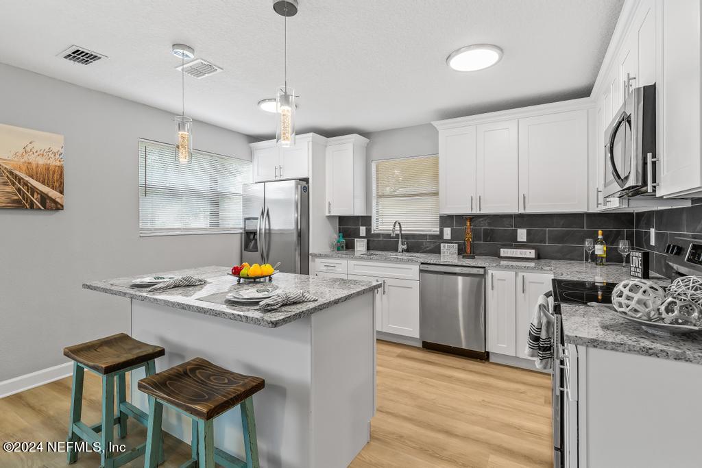 7461 STONEHURST Road N