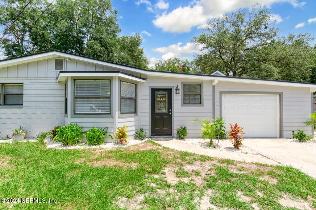 7461 STONEHURST Road N