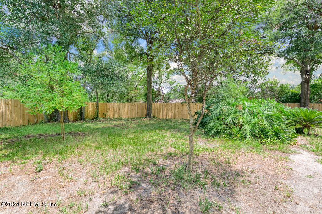 7461 STONEHURST Road N