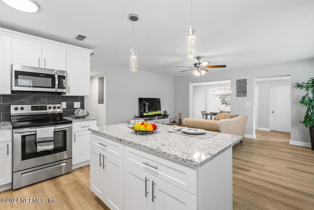 7461 STONEHURST Road N