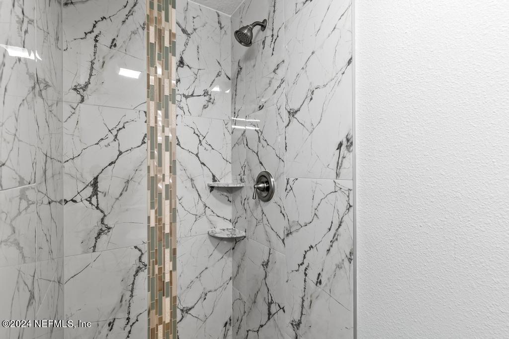 7461 STONEHURST Road N