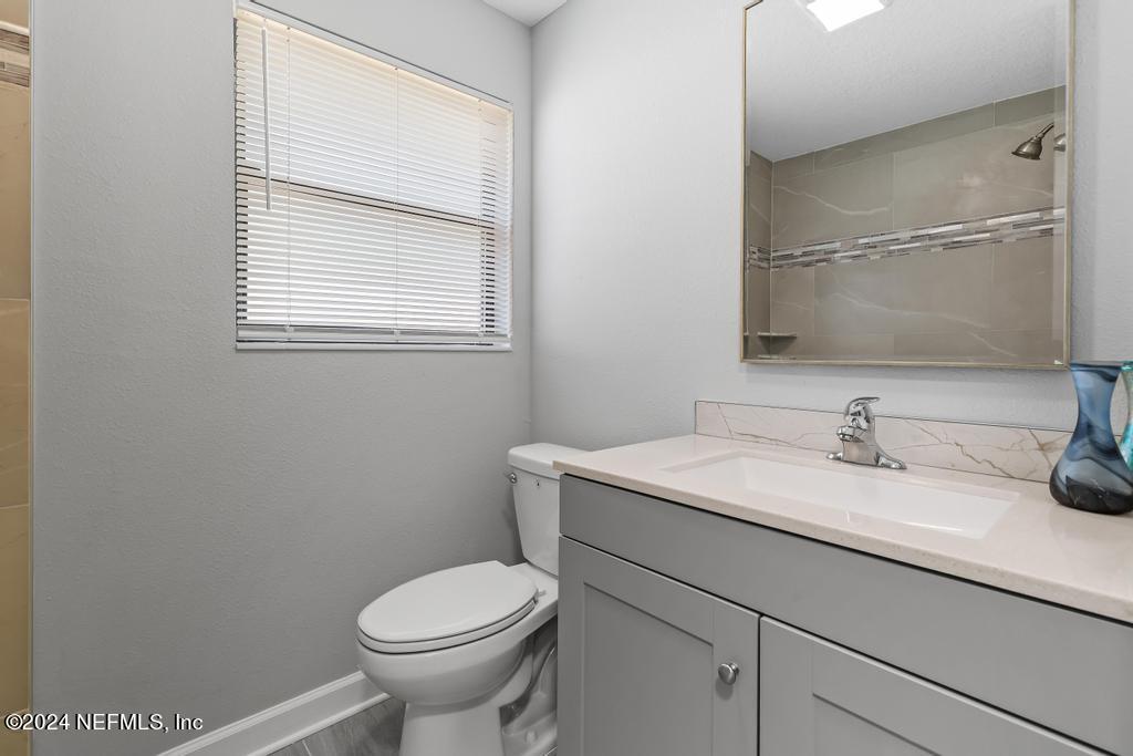 7461 STONEHURST Road N