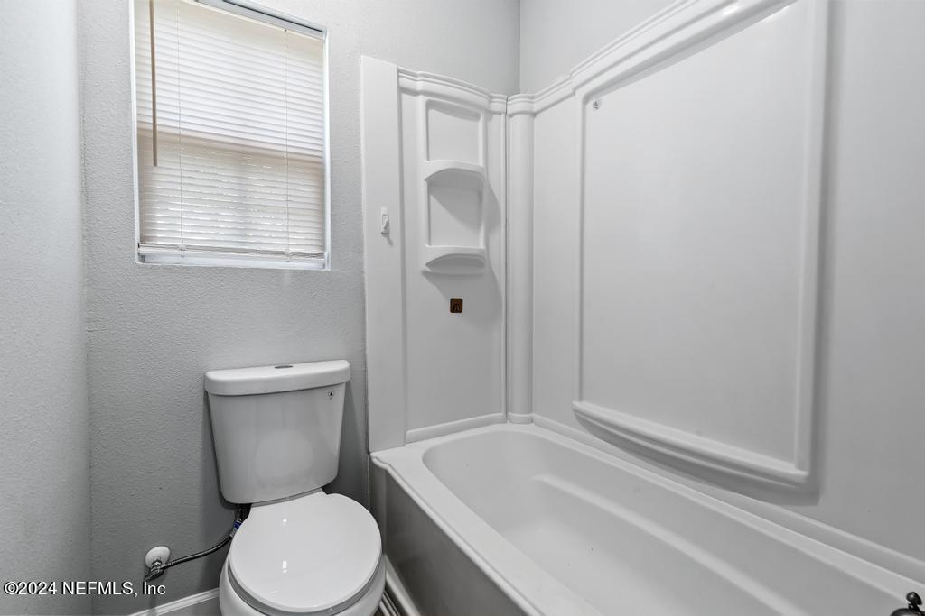 7461 STONEHURST Road N