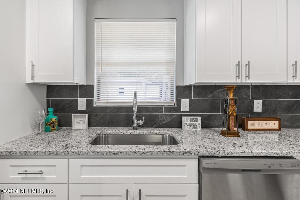 7461 STONEHURST Road N