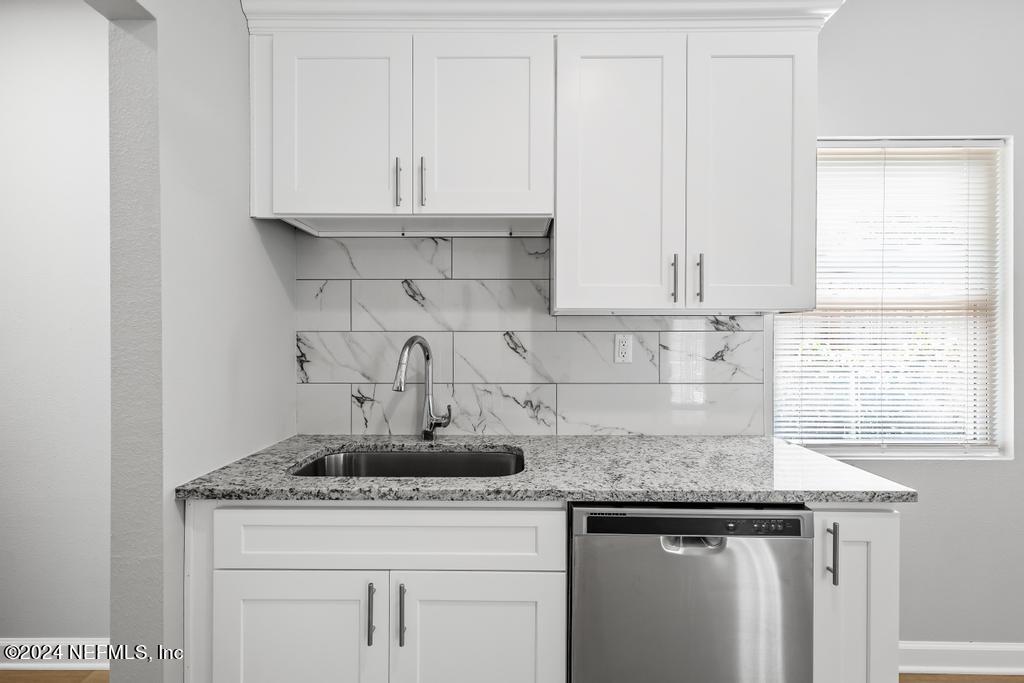 7461 STONEHURST Road N