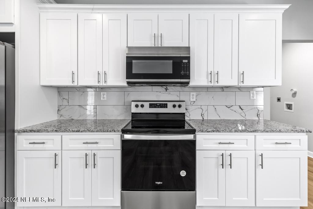 7461 STONEHURST Road N