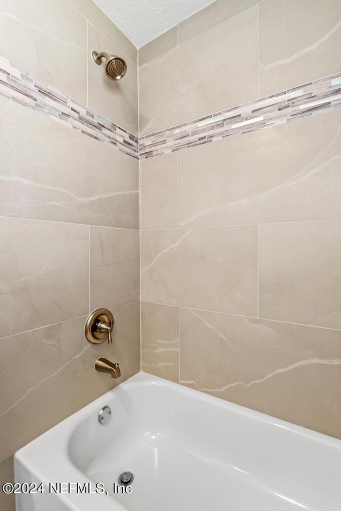 7461 STONEHURST Road N