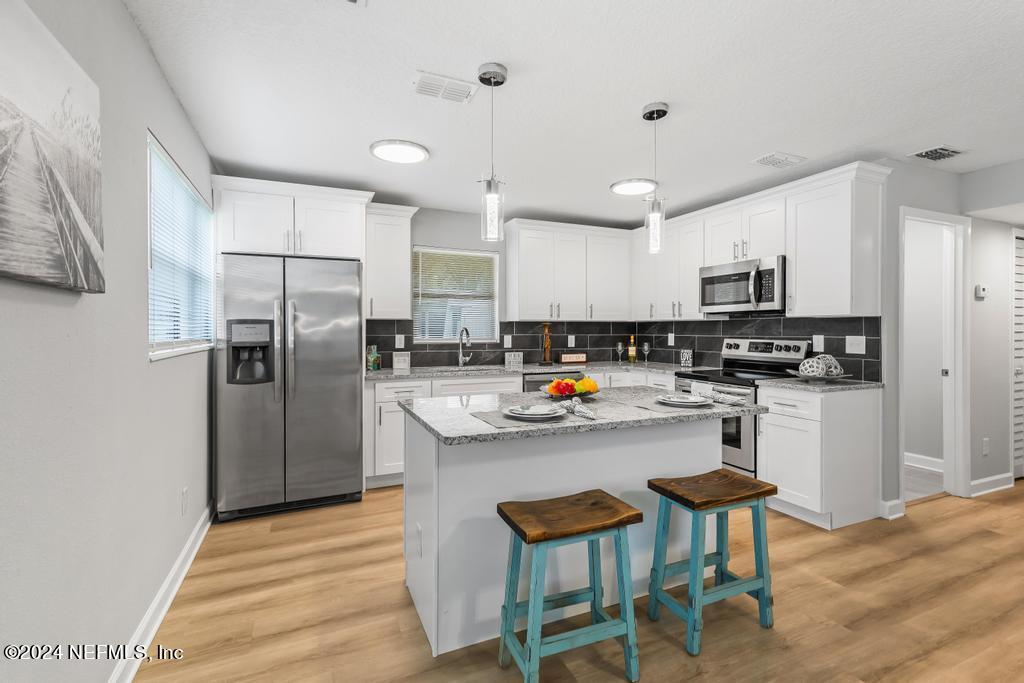 7461 STONEHURST Road N