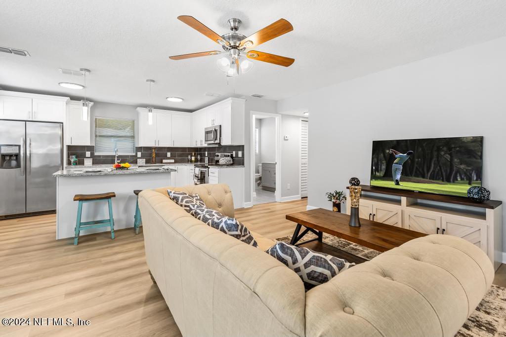 7461 STONEHURST Road N