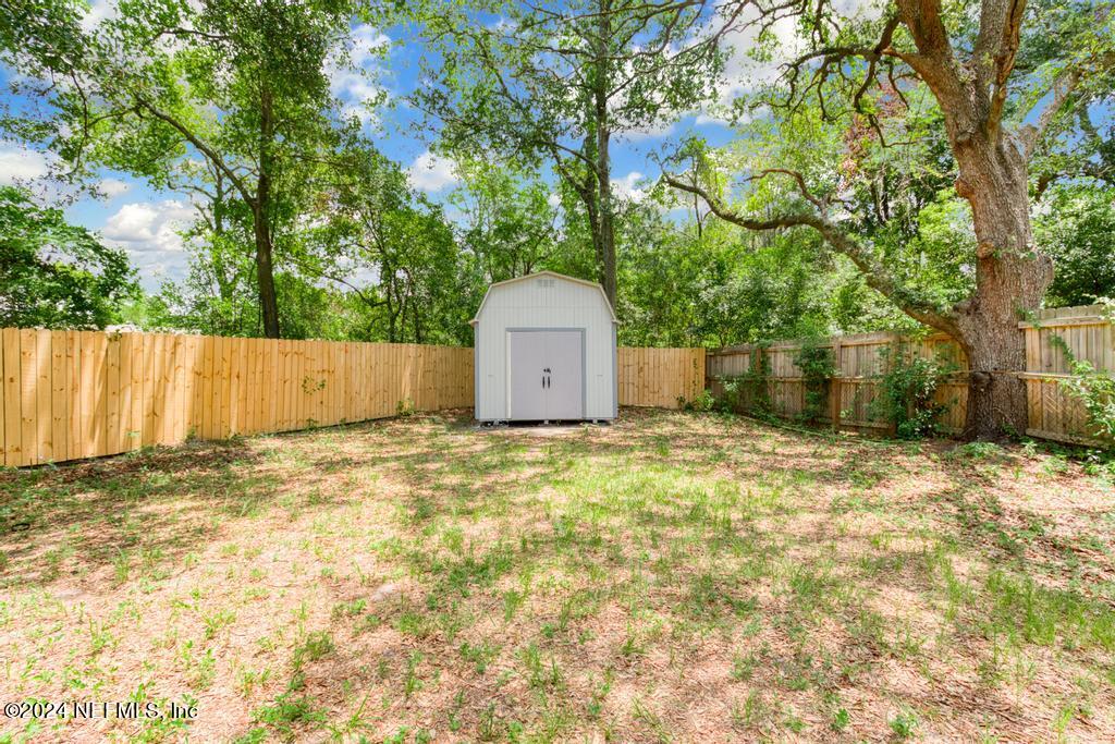 7461 STONEHURST Road N