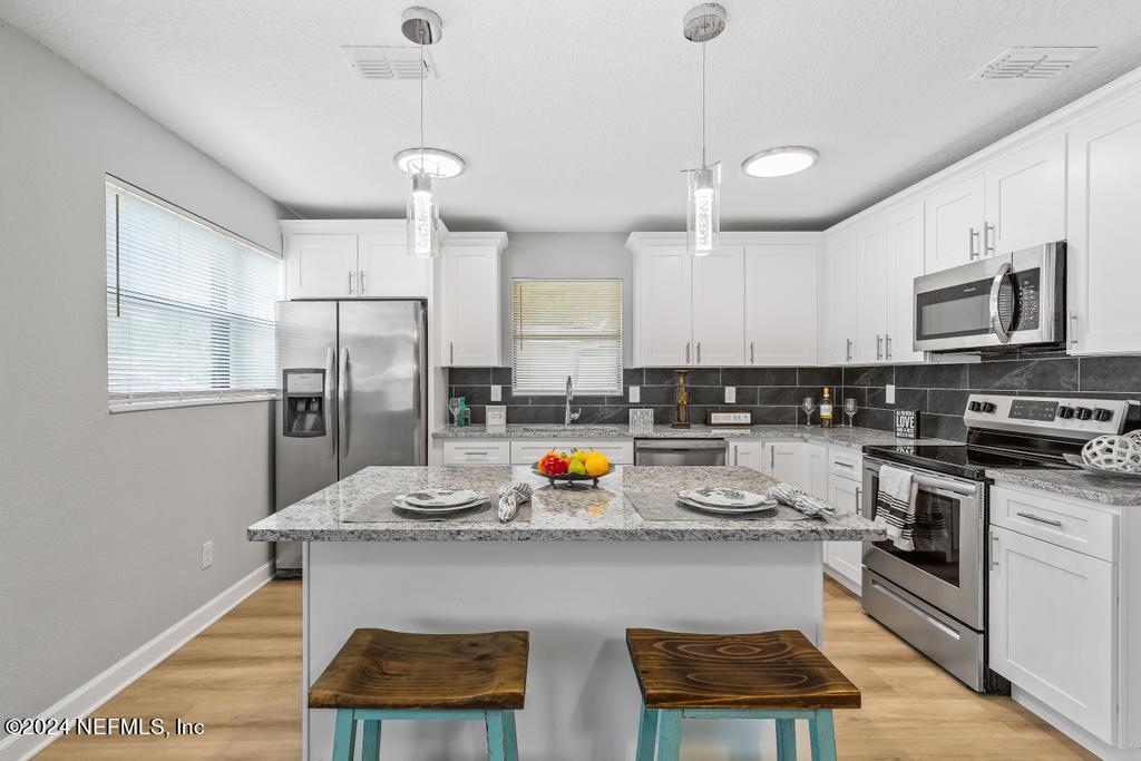 7461 STONEHURST Road N