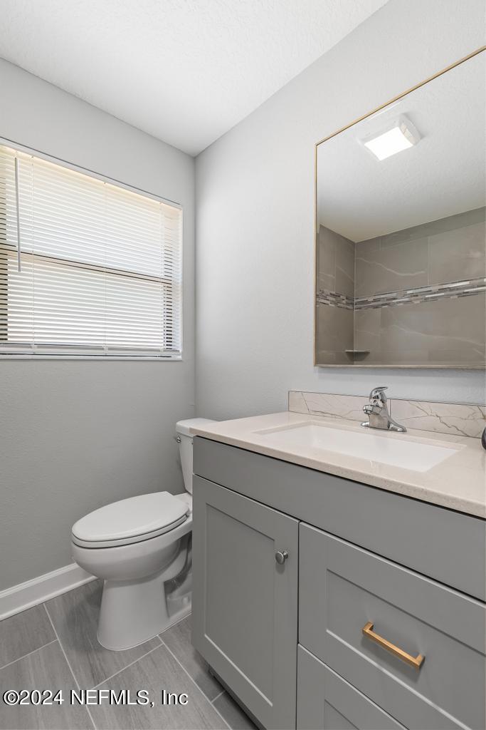 7461 STONEHURST Road N