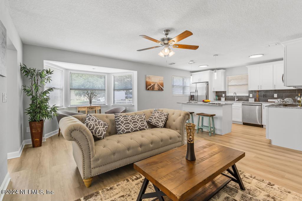 7461 STONEHURST Road N